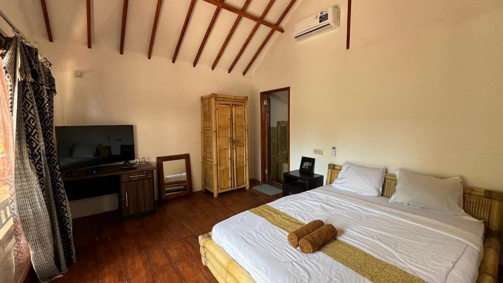 Cici Bungalow Senggigi Mangsit Exterior photo